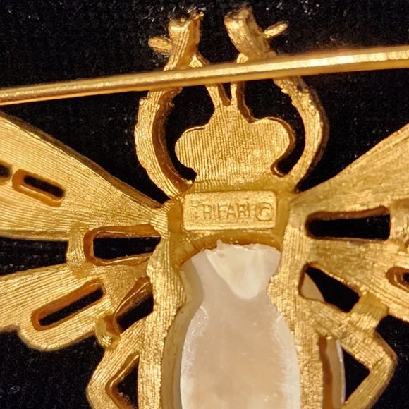 Vintage Trifari Flying Bee Insect Brooch - Jelly Belly Faux Pearl Cabochon - Picture 5 of 5